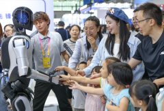 浙江强脑科技无限公司一名左手残疾的工做人员 